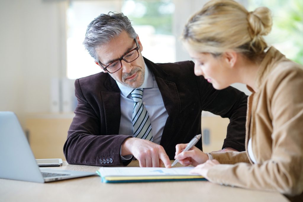 Bonded Texas notary helping a client with paperwork