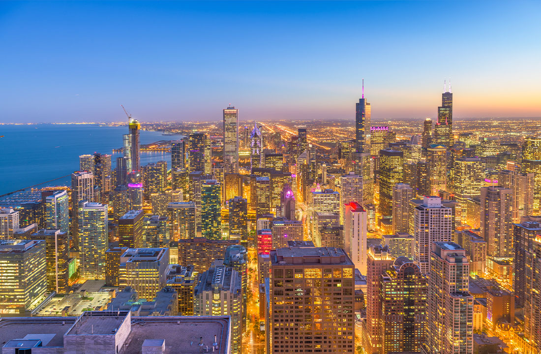 Chicago Illinois skyline before nightfall